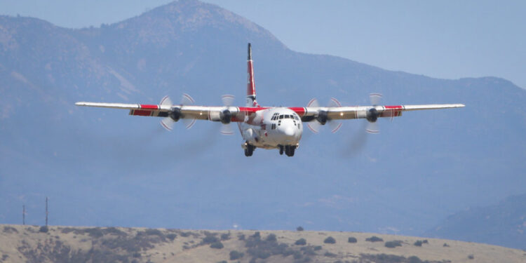 Llega nuevo avión cisterna contra incendios a San Diego