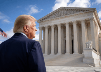 Corte avala a Trump en caso de green cards