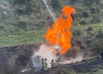 Explosión de pipa de gas dejó dos muertos en EdoMex.