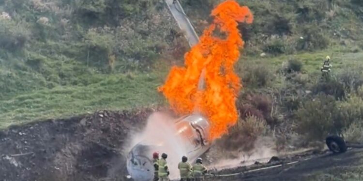 Explosión de pipa de gas dejó dos muertos en EdoMex.