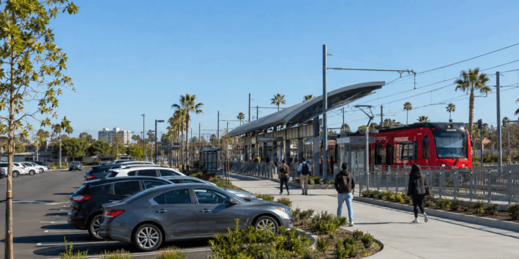 MTS abre nuevo estacionamiento gratuito en Clairemont