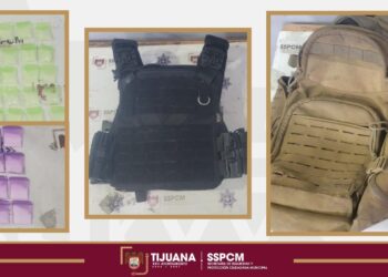 Detienen a mujer con equipo táctico y droga en Tijuana
