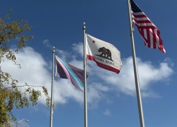 Impulsa la inclusión Southwestern College con izamiento de bandera del orgullo por la discapacidad
