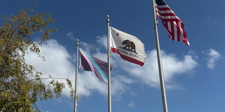 Impulsa la inclusión Southwestern College con izamiento de bandera del orgullo por la discapacidad