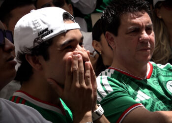 Mexicanos en San Diego viven la afición del fútbol del juego inaugural contra Sudáfrica