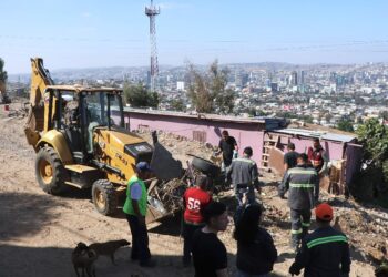 Retiran más de 90 toneladas de basura pesada en Tijuana