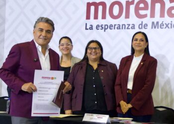Ruiz Uribe se registra por Morena en BC