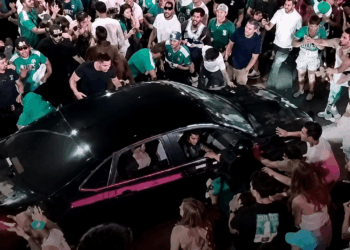 Violencia empaña festejos por triunfo de México