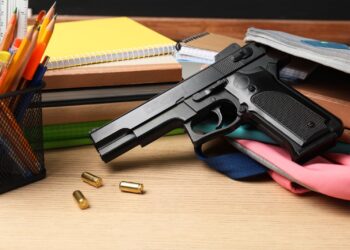 Hacen llamado urgente a la comunidad a mantener armas bajo llave y fuera del alcance infantil