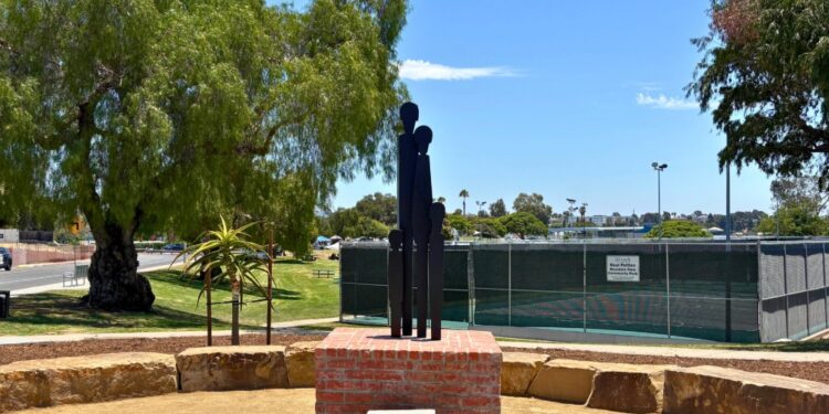 Restauran estatua Black Family en Mountain View