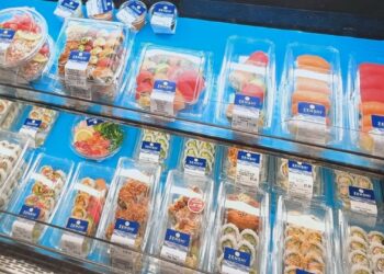 Condado demanda a empresas de sushi por presunta explotación laboral