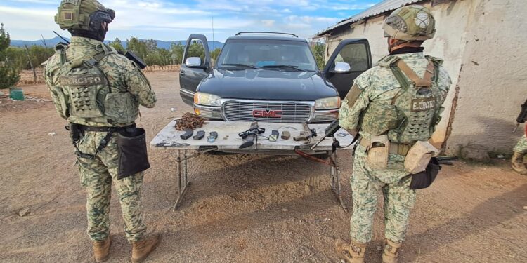 Ejército asegura armas y vehículos en Ensenada