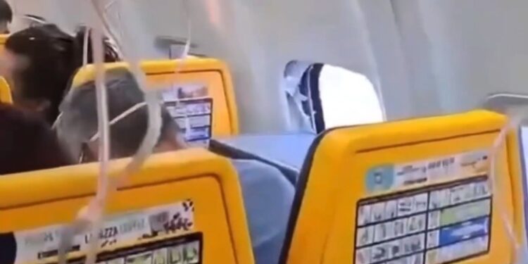 Pasajero resultó herido tras romperse ventanilla en vuelo de Ryanair