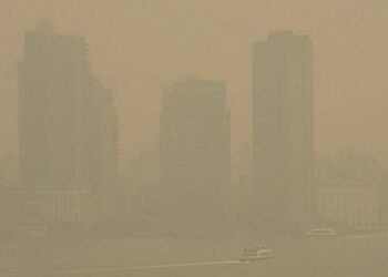 Trump amenaza con aranceles a Canadá por humo de incendios forestales