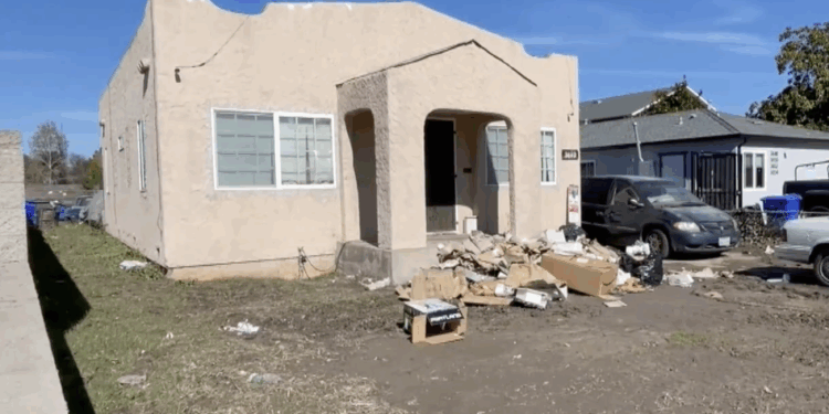 Damnificados por inundaciones en San Diego llevan más de dos años en espera