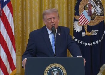 Trump expone fallas del sistema electoral en EUA durante mensaje a la nación