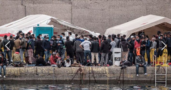 España despliega militares en Ceuta ante crisis migratoria