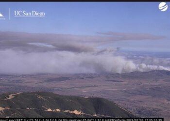 Incendio arrasa vegetación en Camp Pendleton y activa evacuaciones
