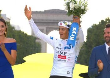 Isaac del Toro hace historia en el Tour de Francia con podio y maillot blanco en su debut