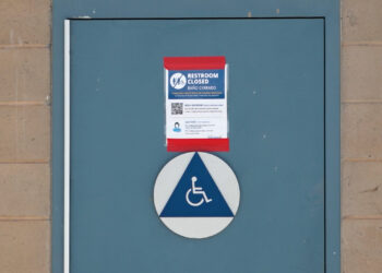 Cierran baños públicos en Mission Bay por recortes presupuestales