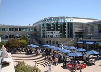 Estudio de UC San Diego revela medicamento que podría ralentizar el envejecimiento en personas con VIH