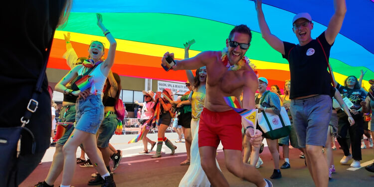 Brillante ola de color y música en el cierre del San Diego Pride 2026