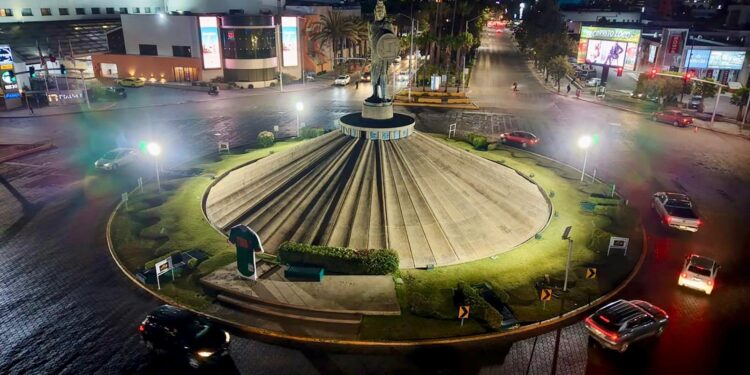 Iluminan la Glorieta Cuauhtémoc en Tijuana