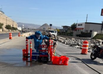 Controlan derrame de mil litros de ácido nítrico en el bulevar 2000 de Tijuana