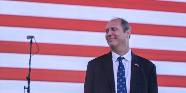 Christopher Teal concluye su gestión en Tijuana