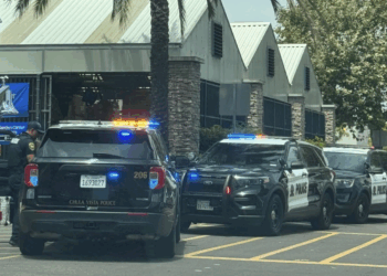 Movilización en Walmart Palomar tras solicitud de auxilio