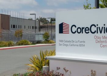 California limita sobreprecios en centros de detención migratoria