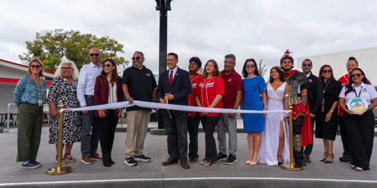 Sweetwater District inaugura mejoras en Castle Park High