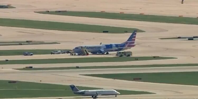 Revientan neumáticos en vuelo de American Airlines al aterrizar en Chicago