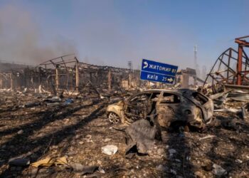 Explosiones en almacén al oeste de Kiev dejan 37 fallecidos tras impacto de dron ruso