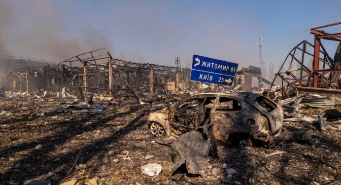 Explosiones en almacén al oeste de Kiev dejan 37 fallecidos tras impacto de dron ruso