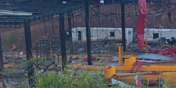Atentado con coche-bomba en Colombia deja dos heridos, un día después de investidura presidencial