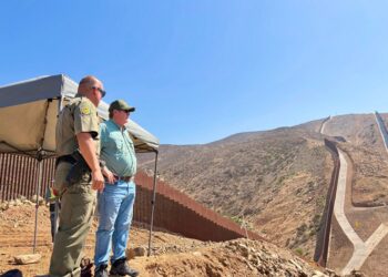 Cónsul de EU en Tijuana recorrió la frontera y destacó labor de la Patrulla Fronteriza