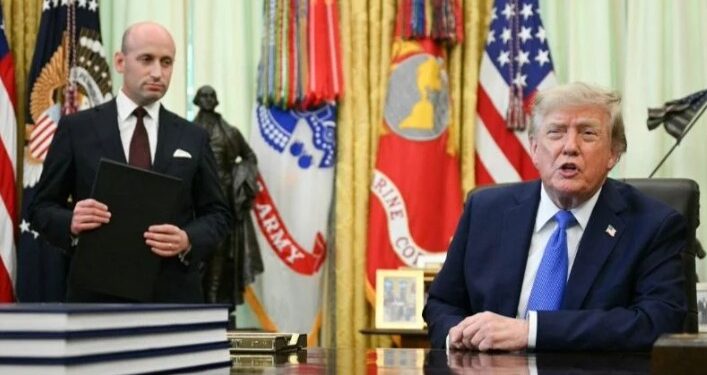 Trump firma decreto para limitar ciudadanía por nacimiento y frenar turismo de gestación