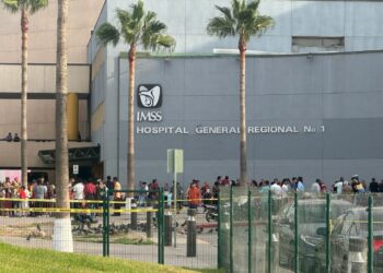 Ejecutan a ex policía de Tijuana a balazos frente a la Clínica 1 del IMSS