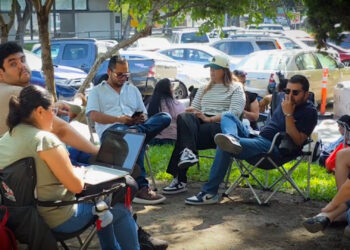 Paro de maestros continúa ante falta de pago de salario