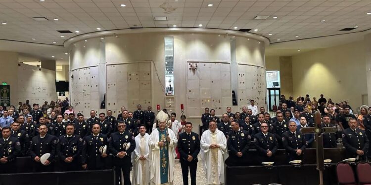 Bomberos de Tijuana celebran 104 años de servicio con misa en la Catedral