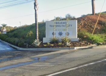 Proponen impedir que ICE use instalaciones del Condado para entrenamiento con armas