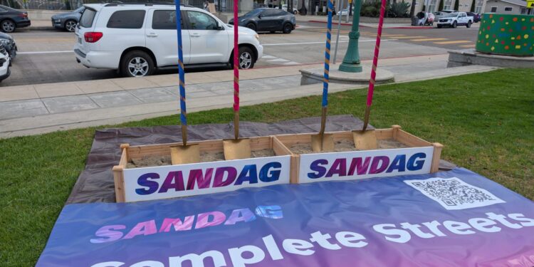 Impulsan mejoras viales en City Heights con reparaciones y nuevas ciclovías
