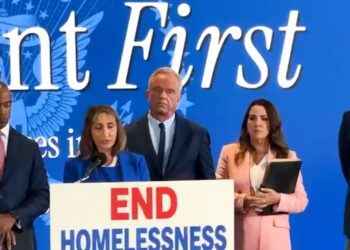 Secretario de Salud RFK Jr. presenta en San Diego nueva estrategia para combatir adicciones y falta de vivienda
