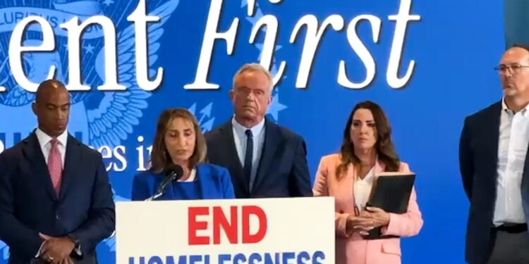 Secretario de Salud RFK Jr. presenta en San Diego nueva estrategia para combatir adicciones y falta de vivienda