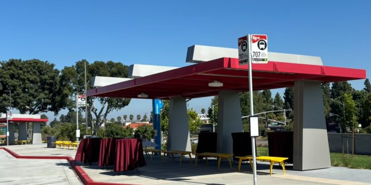 Nuevo centro de transporte facilita llegada de miles de estudiantes a Southwestern College