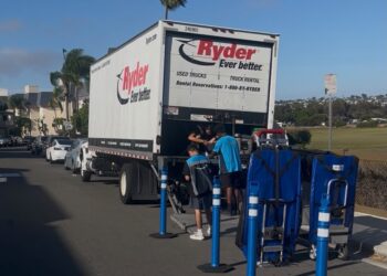 Denuncian uso no autorizado de parques y espacios públicos de San Diego por parte de Amazon