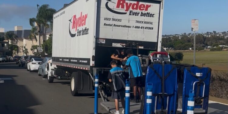 Denuncian uso no autorizado de parques y espacios públicos de San Diego por parte de Amazon