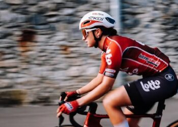 Romina Hinojosa hace historia como primera mexicana en el Tour de Francia femenino