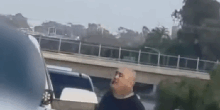 Conductor es apuñalado durante pelea vial en la I-5